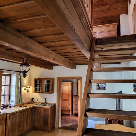 Apartmany Cerveny Dvur Chvalšiny المظهر الخارجي الصورة