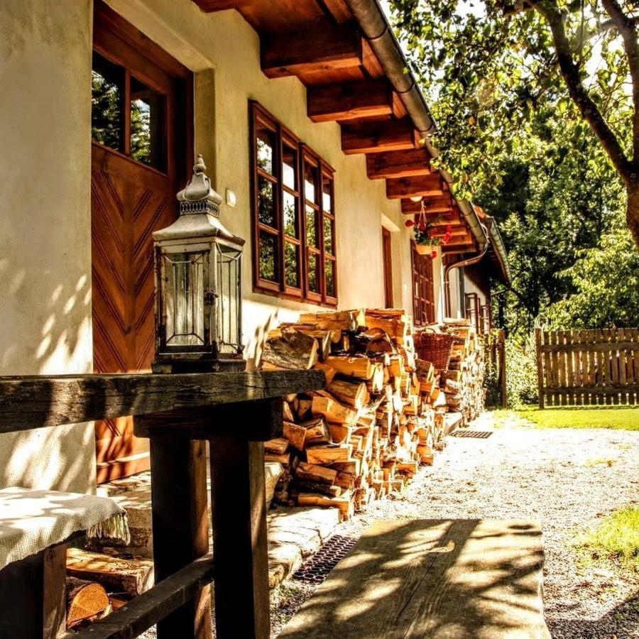 Apartmany Cerveny Dvur Chvalšiny المظهر الخارجي الصورة